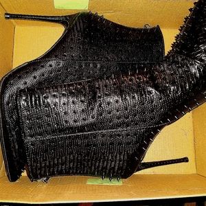 BLK Steve Madden Spiked Stiletto Bootie sz 11